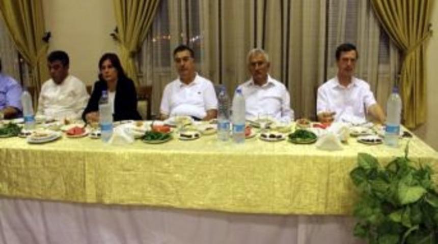 M&uuml;ft&uuml;l&uuml;ğ&uuml;n İftarı Farklı Kesimleri Buluşturdu