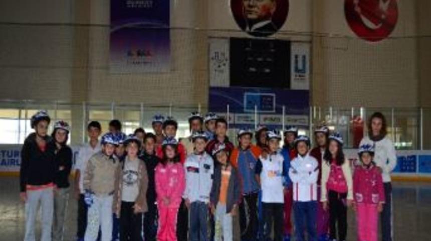 Geleceğin Buz Hokeycileri Yetişiyor