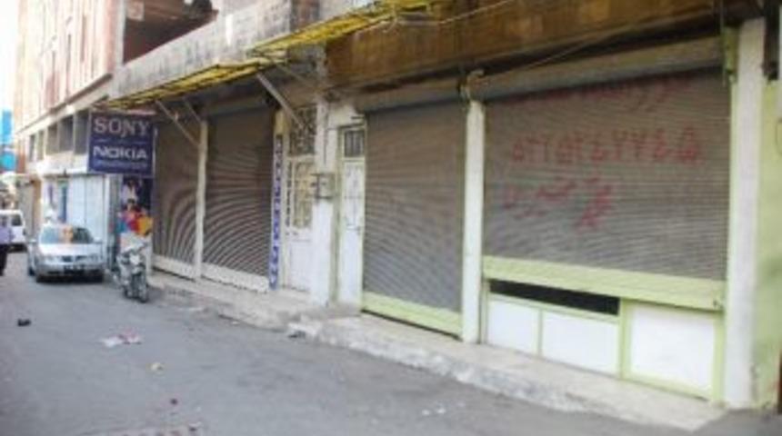 Gaziantep'teki İran Pazarı'nda İn Cin Top Oynuyor