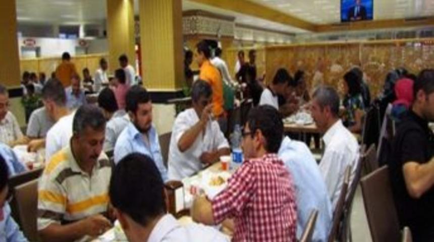 Sağlık-sen'den &Uuml;yelerine İftar Yemeği