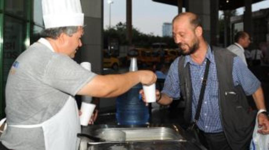 Yoldaki Vatandaşa İftarlık Kumanya