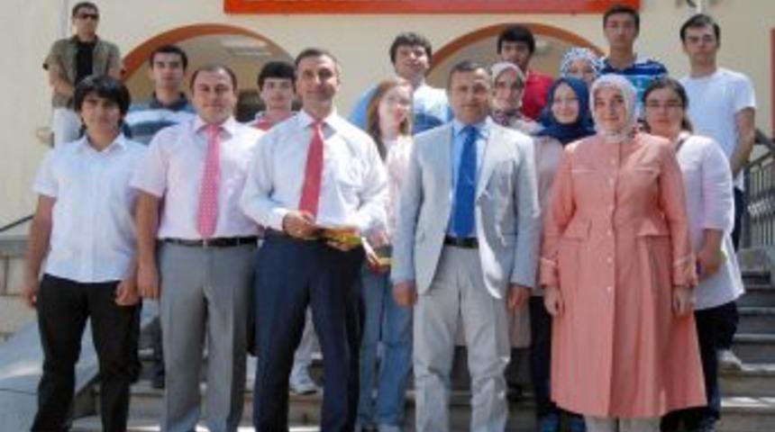 Denizli Valisi Demir, Servergazili Başarılı &Ouml;ğrencileri &Ouml;d&uuml;llendirdi