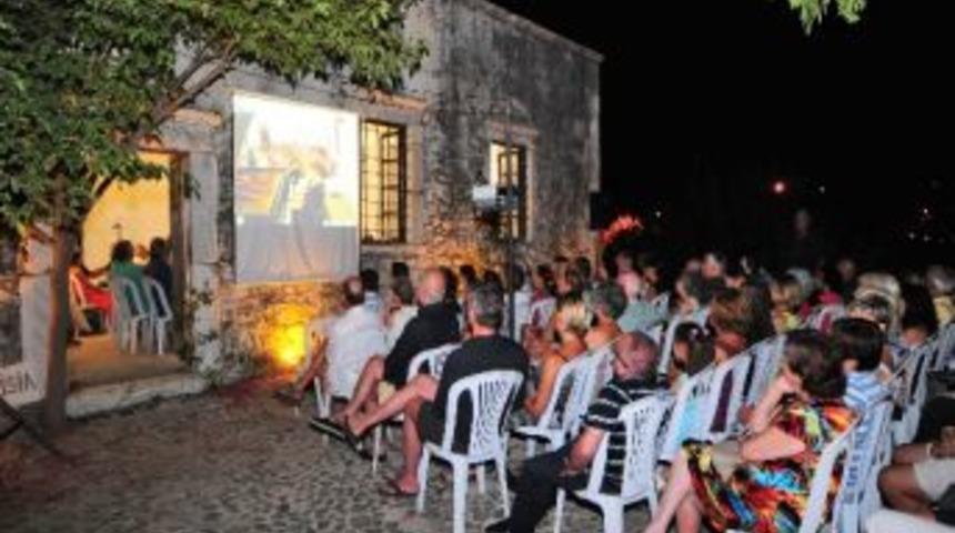 Rus Piyanist Lilya Zibrestein Parmaklarını Konuşturdu