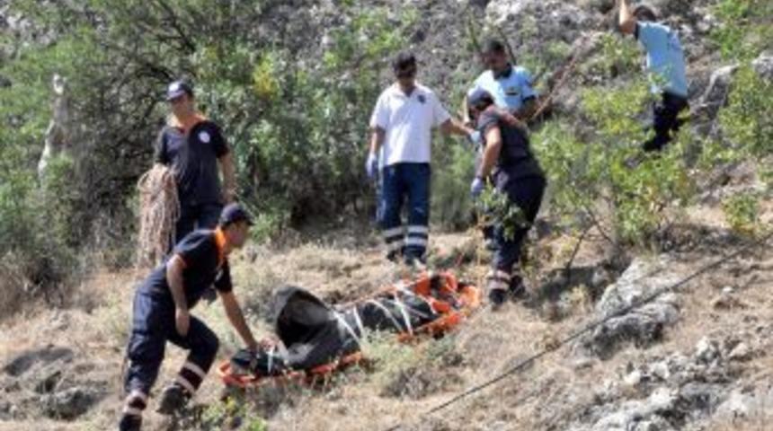 Elektrik Direğinden 100 Metrelik U&ccedil;uruma D&uuml;şen Iş&ccedil;i Hayatını Kaybetti