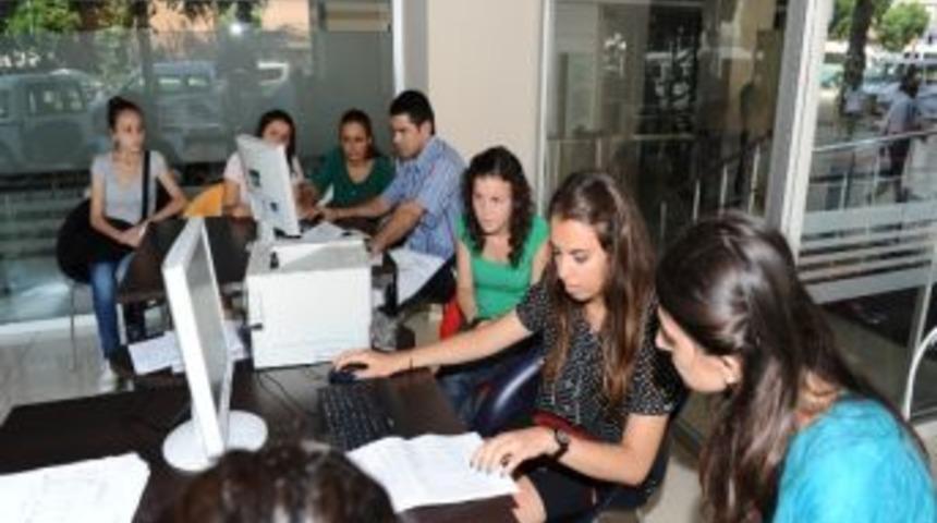 Karşıyaka Belediyesi&rsquo;nden &Ouml;ğrencilere &Uuml;cretsiz Rehberlik Hizmeti