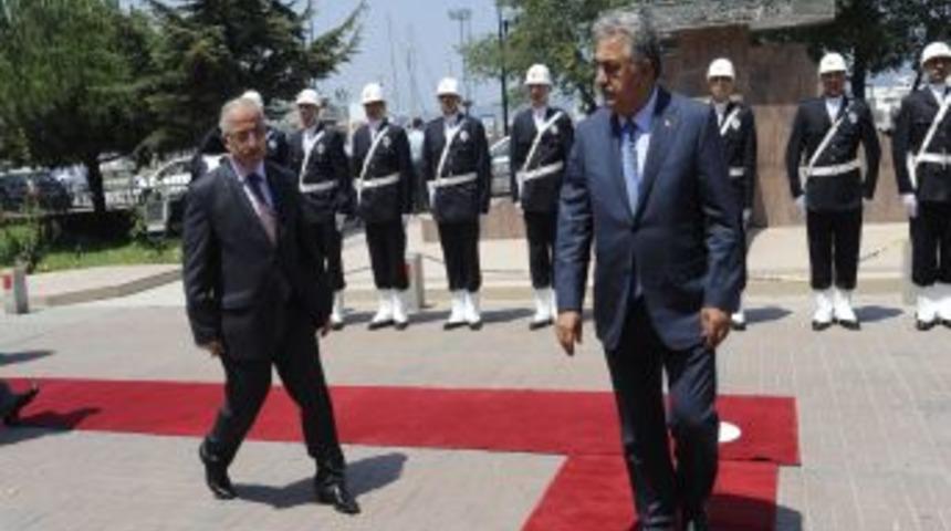 Bakan Yazıcı: Suriyeli M&uuml;teşebbisler TIR&rsquo;larıyla Gelip Alışveriş Yapabilir