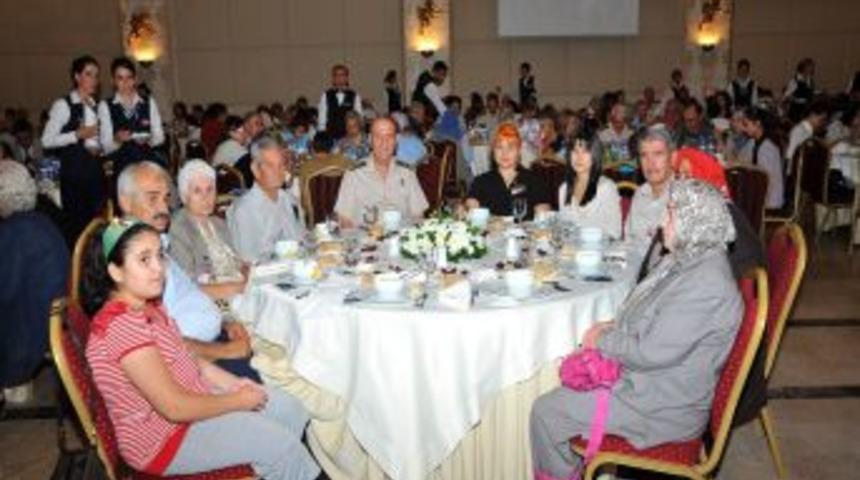 Genelkurmay Başkanı &Ouml;zel&rsquo;den Şehit Ailelerine Iftar