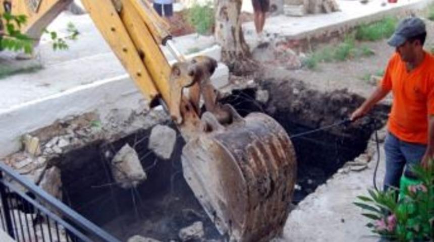 K&uuml;&ccedil;&uuml;kk&ouml;y-sarımsaklıda Alt Yapı &Ccedil;alışmalarına Belde Halkından Tam Destek