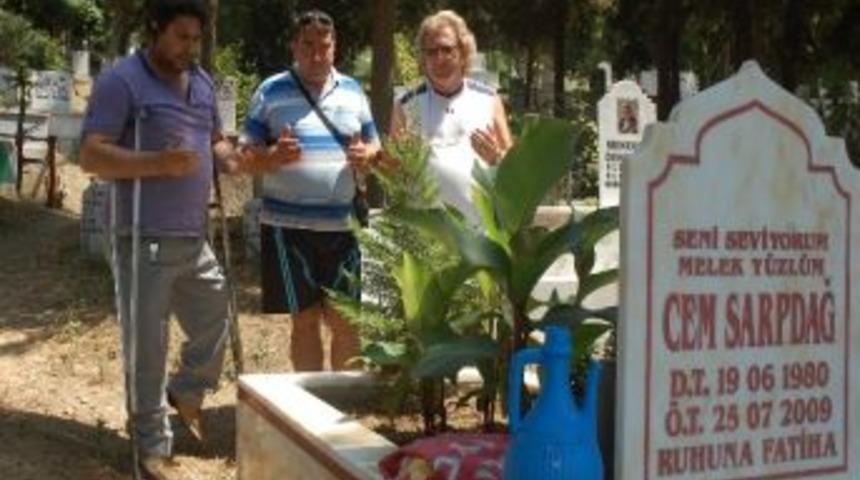 Gazeteciler Meslektaşlarını Unutmadı