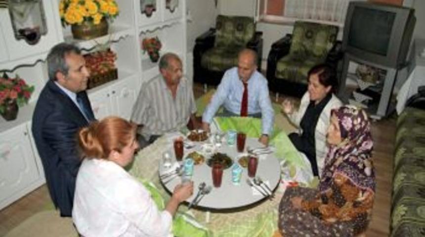 Vali Harput, Vatandaşın Iftar Sofrasına Konuk Oldu