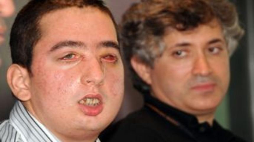 T&uuml;rkiye'nin D&ouml;rd&uuml;nc&uuml; Y&uuml;z Nakli Yapılan Turan &Ccedil;olak Basının Karşısına &Ccedil;ıktı