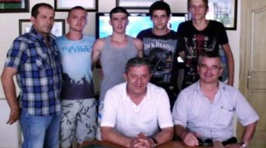 K&uuml;&ccedil;&uuml;kk&ouml;y Belediyespor Gen&ccedil;lerle Anlaşma Sağladı