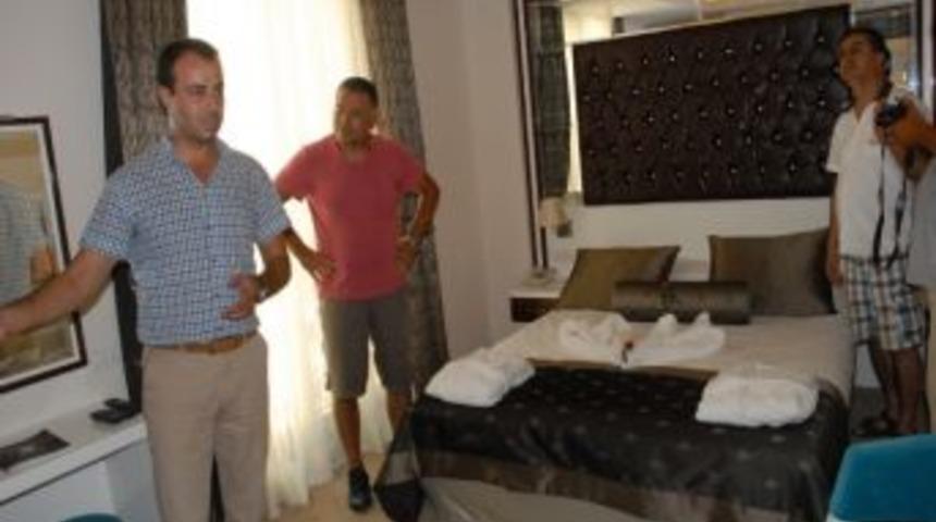 &Ccedil;alış B&ouml;lgesine Butik Hotel Kazandıran Turizmciye Teşekk&uuml;r Plaketi