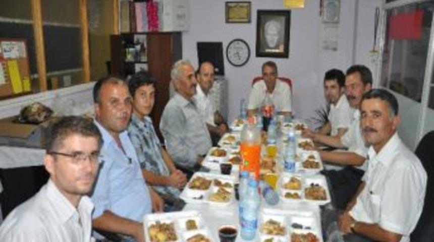 &Ccedil;imenoğlu, Yerel Gazetenin Kuruluş Yıl D&ouml;n&uuml;m&uuml;ne Nedeniyle İftar Verdi