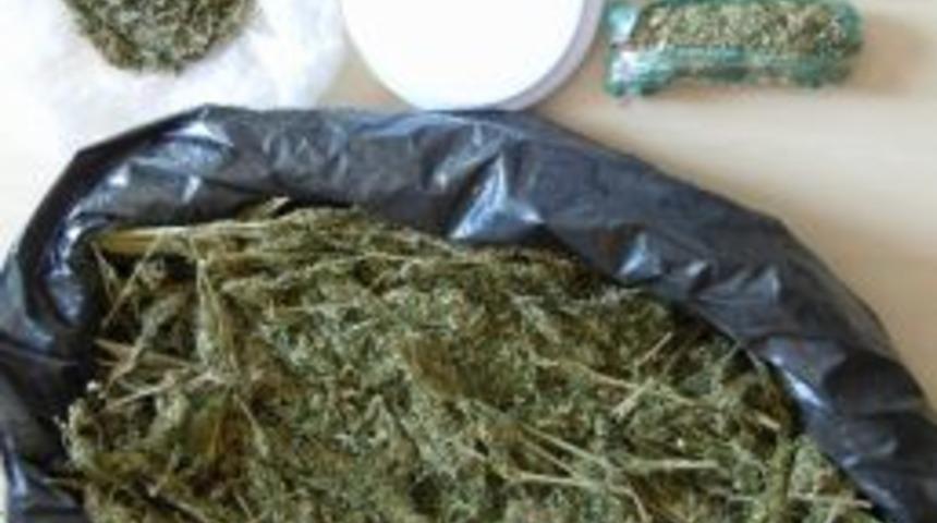 Bir Evde Yapılan Aramada, 2 Kilo 203 Gram Esrar Ve Hassas Terazi Ele Ge&ccedil;irildi