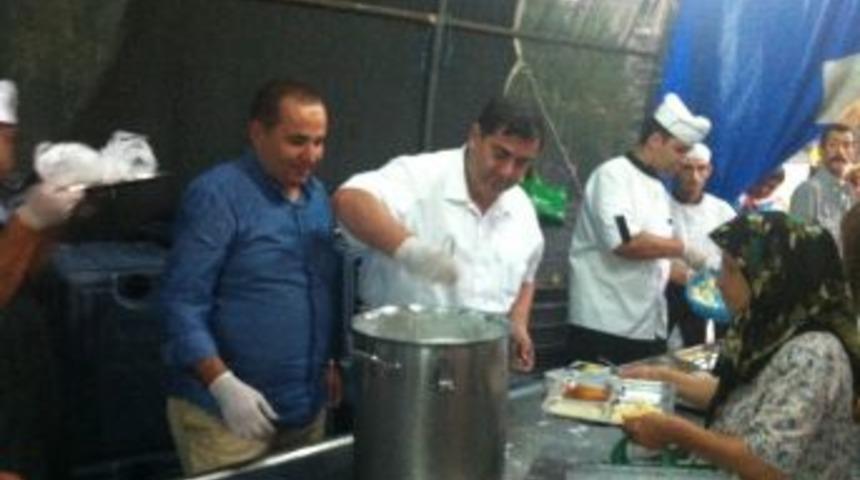 Ak Parti İzmir Milletvekili Rıfat Sait Karabağlar'da İftar Yaptı