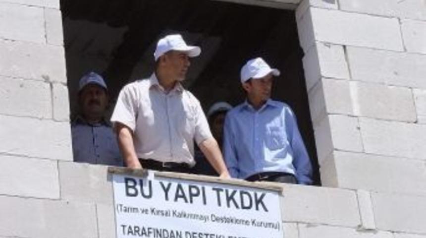 Tkdk Koordinat&ouml;r&uuml; Sarıkamış&rsquo;ta Yapılan Turizm Tesisi İnşaatlarında İncelemelerde Bulundu