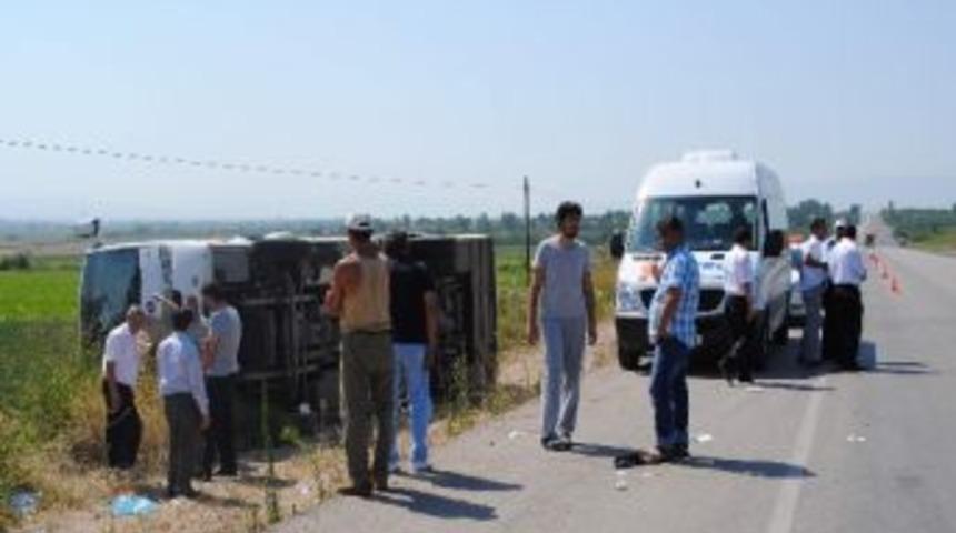 Amasya&rsquo;da Midib&uuml;s Yan Yattı: 12 Yaralı