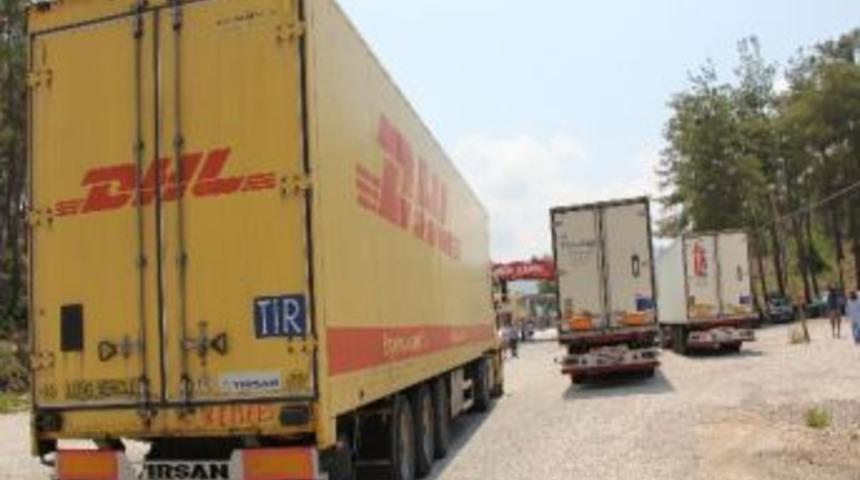 Unıcef'in Yardım Tır’ları Kapıda Kaldı