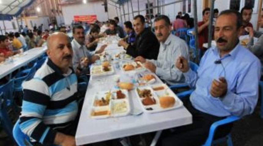 Muhtarlar, Van Belediyesi İftar &Ccedil;adırında Halkla Buluştu