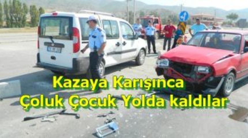 Kazaya karışınca &ccedil;oluk &ccedil;ocuk yolda kaldılar