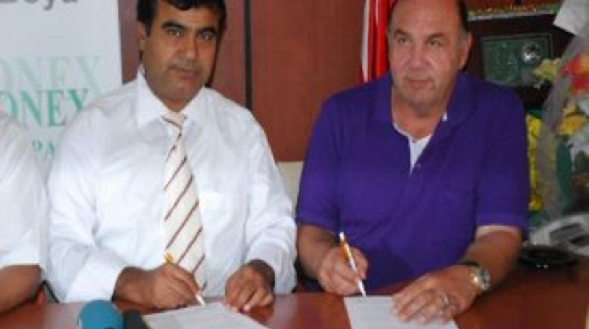 Gaziantepspor'un Forma G&ouml;ğ&uuml;s Sponsoru Riga Boya Oldu
