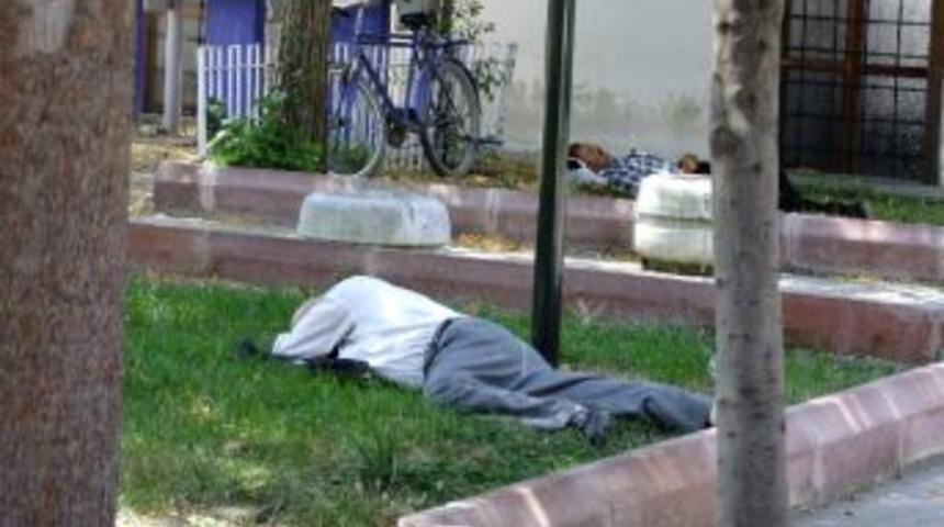 Sıcak Hava Parklarda Yatırdı