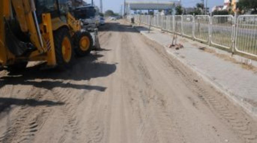 Bandırma'da Asfalt Ve Parke &Ccedil;alışmalarına Aralıksız Devam Ediliyor