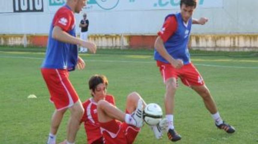 Antrenmanda Kıran Kırana M&uuml;cadele