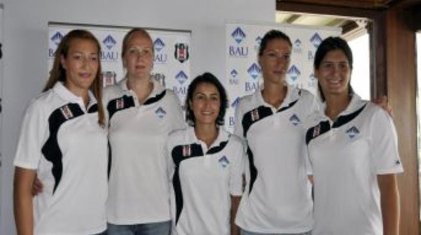 Beşiktaş Voleybol Takımı'nda Toplu Imza T&ouml;reni