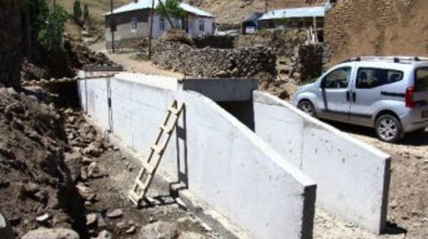 Erciş Kaymakamı Fani, &Ccedil;alışmaları Yerinde İnceledi