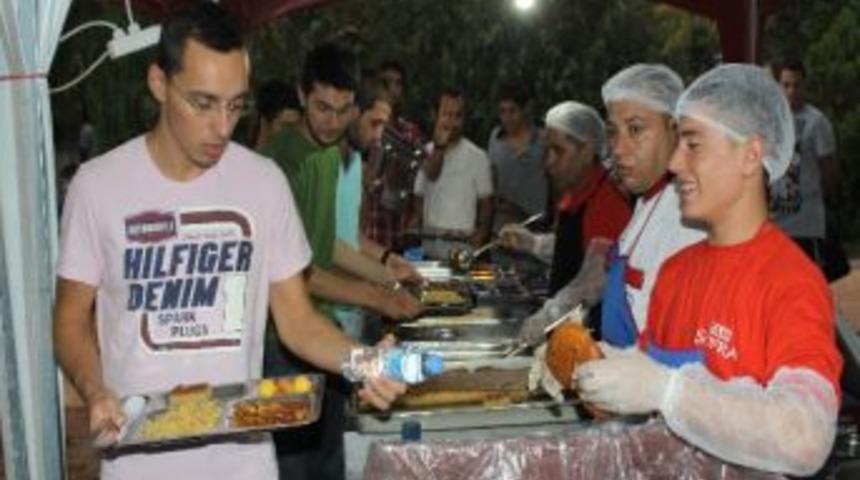 İftar &Ccedil;adırında &lsquo;g&uuml;zel&rsquo; İftar