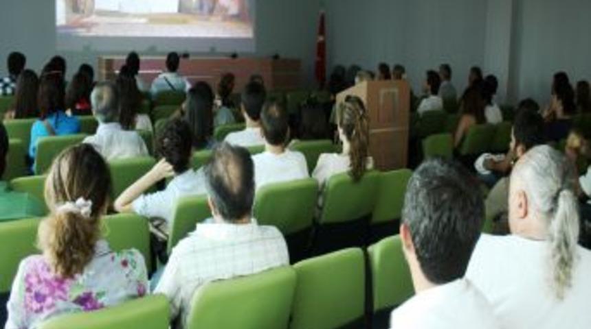 &Ouml;d&uuml;ll&uuml; Belgesel 'Ek&uuml;menopolis', Mimarlar Odasında G&ouml;sterildi