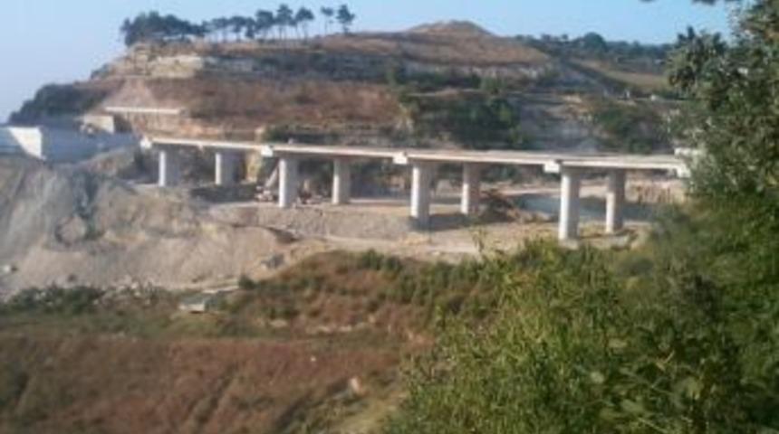 Viyad&uuml;k&rsquo;te &Ccedil;alışma S&uuml;r&uuml;yor