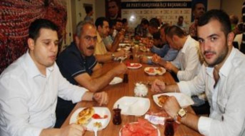 Ak Parti İzmir Teşkilatı Ve Vekiller Her Gün Bir İftarda