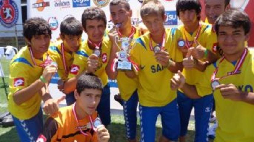 Yamanspor Hentbol Turnuvasında Şampiyon Oldu