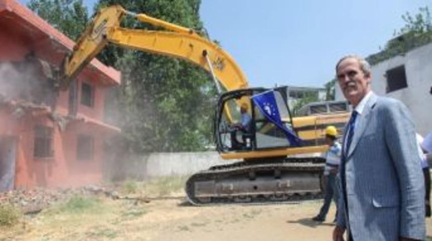 Ulus Mahallesine Modern Meydan