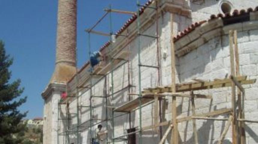 Akdağmadeni İl&ccedil;esinde Cami Restorasyonu Devam Ediyor