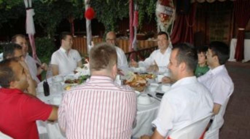 &Ccedil;ubuk Protokol&uuml; İftarda Buluştu