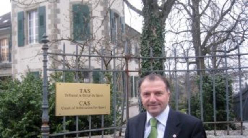 Atletizm Federasyonu Genel Sekreteri Nihat Doker Ayhan'ı Su&ccedil;ladı