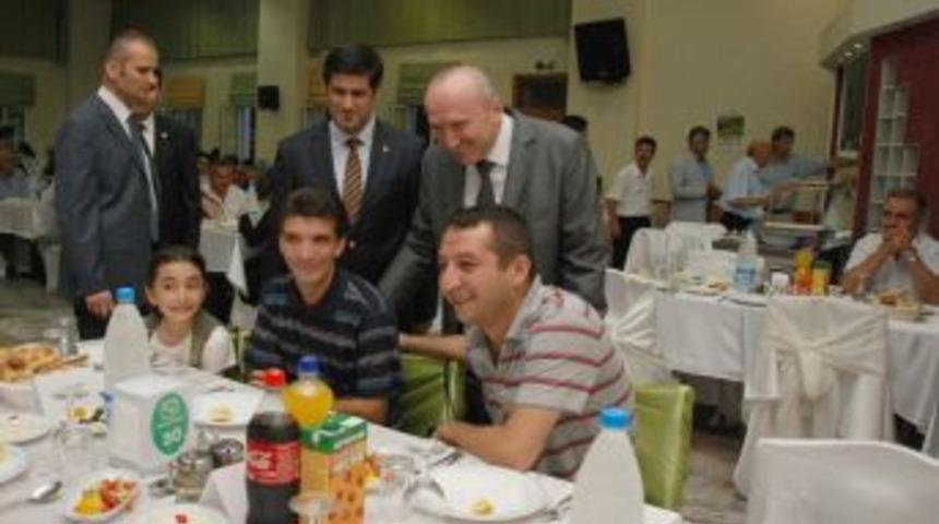 Eskişehir Valisi Ko&ccedil;demir, Gazi Ve Şehit Ailelerine Iftar Verdi