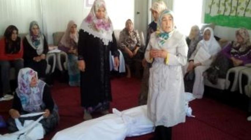 Van&rsquo;da Bayanlara Y&ouml;nelik &lsquo;cenaze Yıkama Ve Kefenleme&rsquo; Kursu