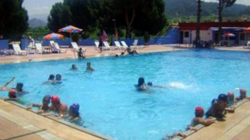 Kur&rsquo;an &Ouml;ğrenen &Ccedil;ocuklara Havuz &Ouml;d&uuml;l&uuml;