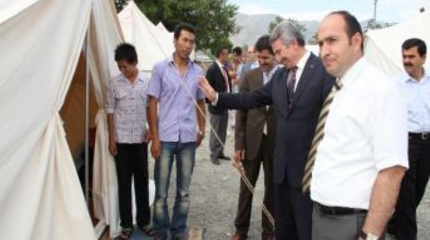 Afgan M&uuml;ltecilere Ziyaret