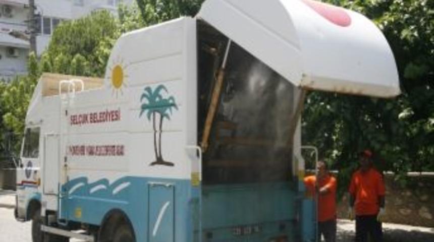 Sel&ccedil;uk'ta T&uuml;m &Ccedil;&ouml;p Konteynerleri Bakıma Alındı