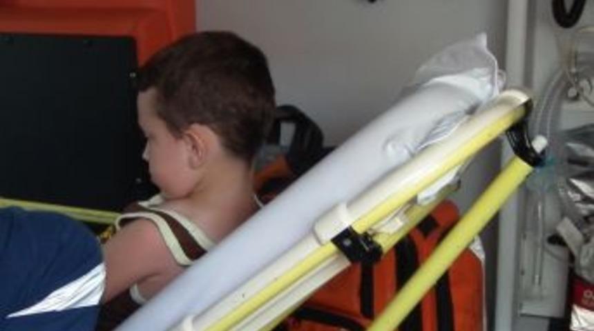 Otomobilin &Ccedil;arptığı &Ccedil;ocuk Yaralandı