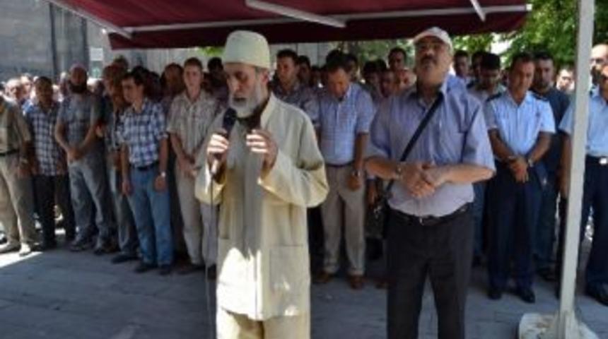 Arakan&rsquo;da &Ouml;ld&uuml;r&uuml;len M&uuml;sl&uuml;manlar İ&ccedil;in Gıyabi Cenaze Namazı Kılındı