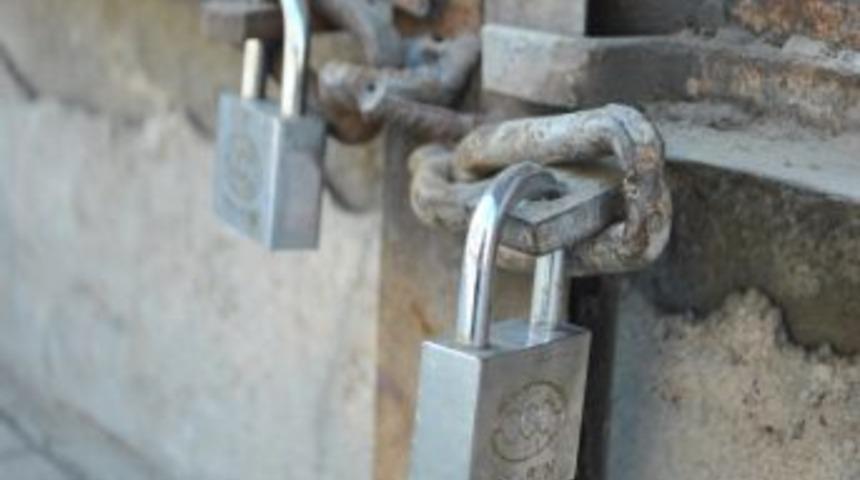 Şemdinli'de Esnaf Kepenk A&ccedil;madı