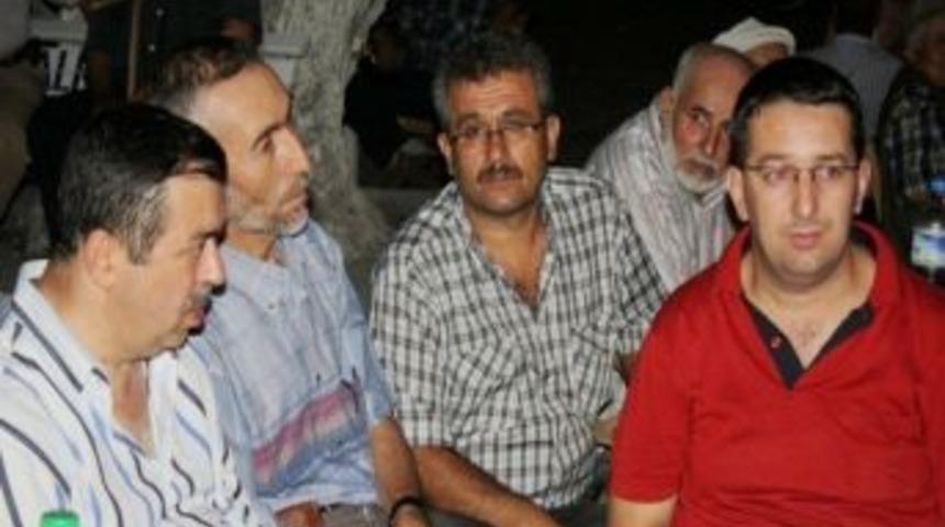 Burhaniye De Ak Partililer Bahadınlı K&ouml;y&uuml;nde İftara Katıldı