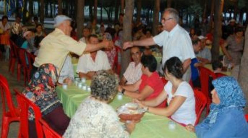 &Ccedil;anakkale Belediyesinden Sokak İftarı